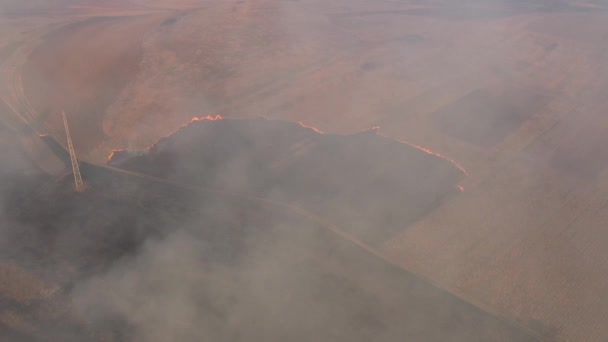 Letecký Pohled Jarní Suché Trávníkové Pole Oheň Kouř Louce Znečištění — Stock video