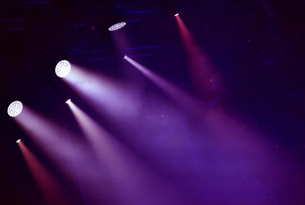 Φώτα Σκηνής Φωτίζουν Σκηνή Ζωντανή Συναυλία — Φωτογραφία Αρχείου