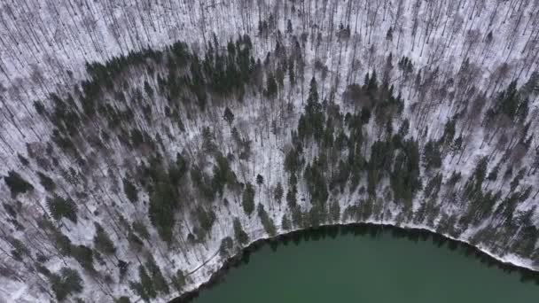 Vista Aérea Del Dron Lago Cráter Volcánico Invierno Volando Sobre — Vídeo de stock