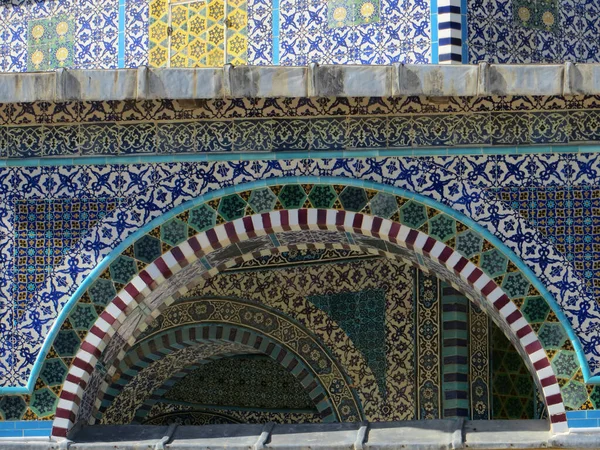Fargerike Mosaikkfliser Gamle Arabiske Mønstre Klippedomen Tempelhøyden Jerusalem Israel – stockfoto