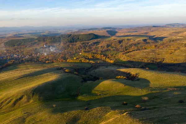 秋の田園地帯の丘の空中ビュー トランシルヴァニア ルーマニア — ストック写真