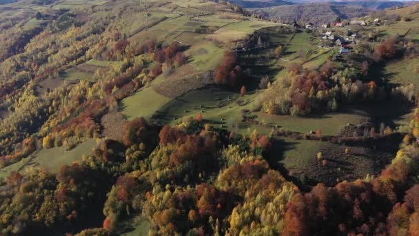 Letecký Bezpilotní Pohled Podzimní Krajinu Horské Krajiny Dronem Transylvánie Rumunsko — Stock video