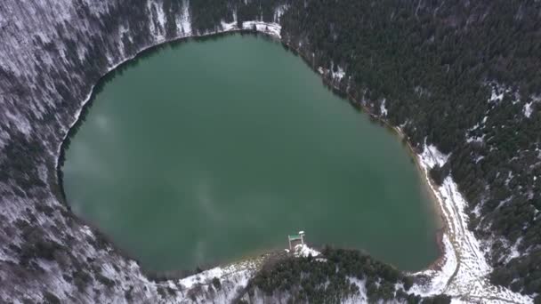 Kış Zamanı Bir Volkan Krateri Gölü Havadan Drone Görüntüsü Sfanta — Stok video