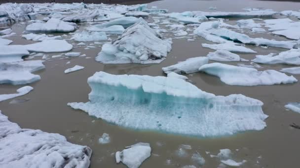 Luchtfoto Van Snelsmeltende Gletsjers Ijsbergen Groenland Door Drone Als Gevolg — Stockvideo