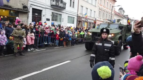 Cluj Napoca Ρωμανια Δεκεμβριου 2023 Μαχητικά Οχήματα Πυροβολικού Διαδηλώνουν Στρατιωτική — Αρχείο Βίντεο