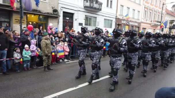 Cluj Napoca Rumänien December 2023 Specialenheter Mot Terrorism Marscherar Vid — Stockvideo