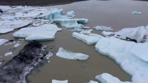 Pemandangan Udara Gletser Mencair Dan Gunung Tingkat Yang Mengkhawatirkan Antartika — Stok Video