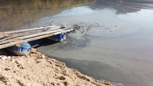 Tungmetallföroreningar Från Koppargruva Gruvvatten Som Släpps Dekanteringsdammen Geamana Rumänien — Stockvideo