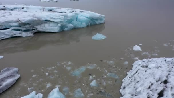 Antarktika Insansız Hava Aracıyla Eriyen Buzulların Buzdağlarının Endişe Verici Oranları — Stok video