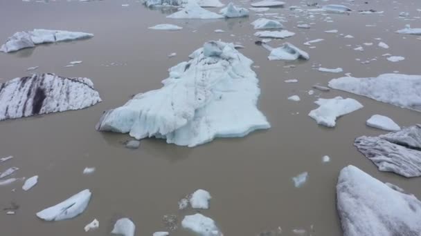 Luchtopname Van Smeltende Gletsjers Ijsbergen Alarmerende Snelheid Antarctica Door Drone — Stockvideo