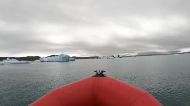 Подорож Човні Льодовиковій Лагуні Джокусарлон Ісландія Круїз Між Плавучими Айсбергами — стокове відео