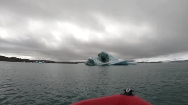 Boottocht Jokulsarlon Gletsjerlagune Ijsland Cruise Tussen Drijvende Ijsbergen — Stockvideo