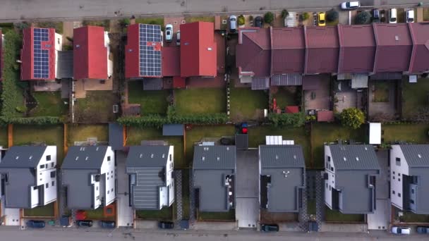 Locuințe Imobiliare Rezidențiale Zona Suburbană Vedere Sus Aeriene Drone Vedere — Videoclip de stoc