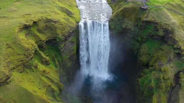 Vista Aérea Câmera Lenta Majestosa Cachoeira Cachoeira Skogafoss Islândia — Vídeo de Stock