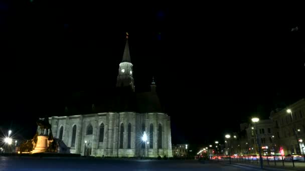 Ночное Время Истекает Городской Суеты Церкви Клуж Напока Румыния — стоковое видео