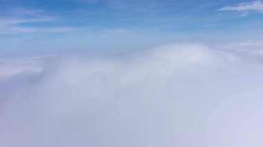 İnsansız hava aracıyla bulutların havadan görünüşü