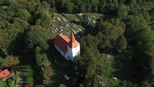 교회와 묘지의 비크팔바 Bicfalau Szeklerland 루마니아에서 마크의 — 비디오