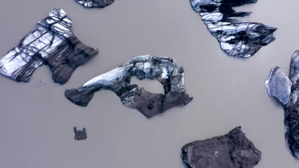Slow Motion Luchtfoto Van Zwevende Ijsbergen Ijsland — Stockvideo