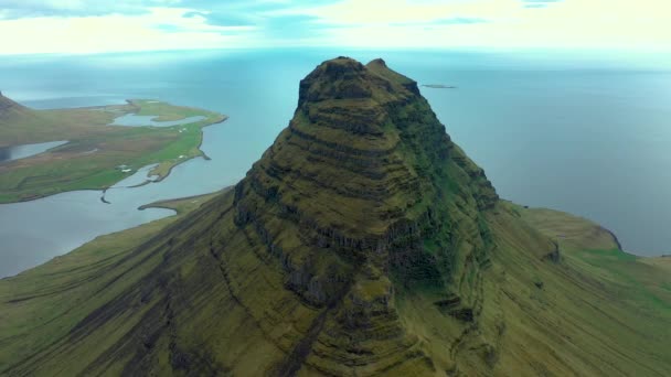 カークフェル山 アイスランド 大西洋のゆっくりとした動き — ストック動画
