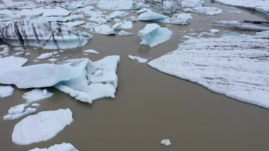   Antarktika 'da insansız hava aracıyla eriyen buzulların ve buzdağlarının endişe verici oranları. İklim değişikliği ve küresel ısınma