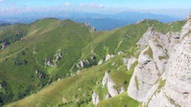 Ciucas dağları, Karpatlar ve Romanya hava sahaları üzerinde uçan tortul kayalar
