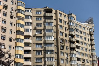 Komünist dönemden kalma bir apartman dairesi. Geleneksel komünist konut topluluğu