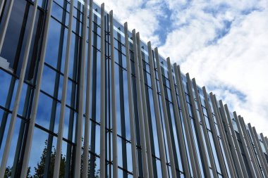 Gökdelen cam pencere cephesi, modern mimari detay ofis binası