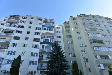 Banliyö mahallesi komünizmle inşa edildi. Sovyet beton blokları.