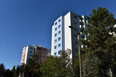 Banliyö mahallesi komünizmle inşa edildi. Sovyet beton blokları.