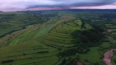 Fırtınalı hava ve kümülonimbus bulutlarının hava görüntüsü