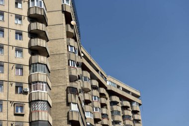 Romanya 'daki eski Sovyet beton bloklu evler