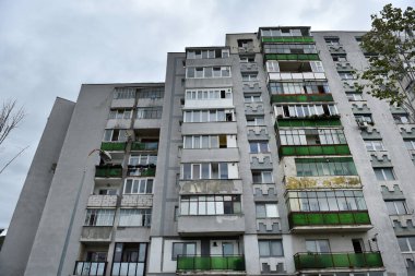 Banliyö mahallesi komünizmle inşa edildi. Sovyet beton blokları.