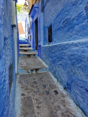 Chefchaouen, Fas sokakları ve evleri mavi, ortaçağ Arap Unesco mirasıyla boyanmış.
