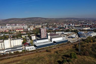 Banliyö sanayi bölgesindeki fabrikalar İHA tarafından havadan izleniyor