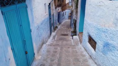  Chefchaouen, Fas sokakları ve evleri mavi, ortaçağ Arap Unesco mirasıyla boyanmış.