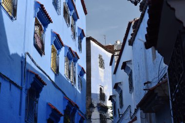 Chefchaouen, Fas sokakları ve evleri mavi, ortaçağ Arap Unesco mirasıyla boyanmış.