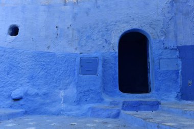 Chefchaouen, Fas sokakları ve evleri mavi, ortaçağ Arap Unesco mirasıyla boyanmış.