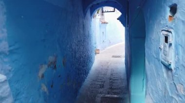  Chefchaouen, Fas sokakları ve evleri mavi, ortaçağ Arap Unesco mirasıyla boyanmış.