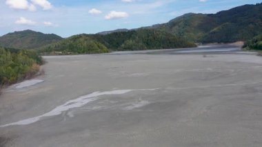 Hava soyut asit madeni deseni drenaj ve çamur, doğa kirliliği, endüstriyel sürahi gölü, ekolojik bomba