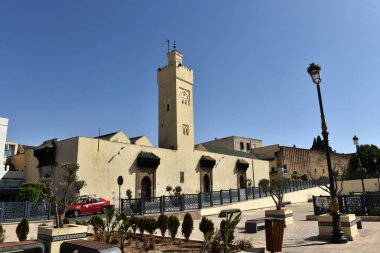 FEZ, FOCCO - 31 Mayıs 2025: Fas halkı günlük yaşamlarını Place Bou Jeloud Meydanı, Fez, Fas