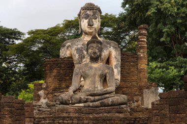 Si Satchanalai, Tayland 'daki Wat Phra Si Rattana Mahathat' da oturan Buda 'lar.
