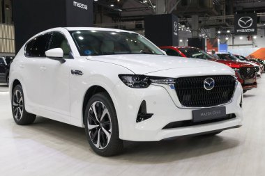Barselona, İspanya - 14 Mayıs 2023: Mazda CX-60 PHEV İspanya 'nın Barselona şehrindeki Automobile Barcelona 2023' te sergilenmektedir..
