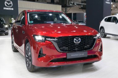 Barcelona, İspanya - 14 Mayıs 2023: Mazda CX-60 Hybrid Diesel, İspanya 'nın Barselona şehrinde sergilenmektedir..