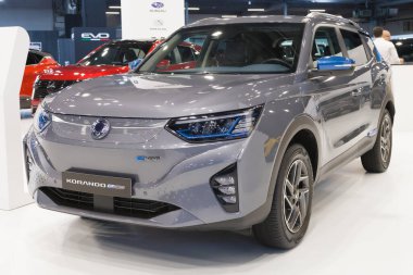 Barselona, İspanya - 14 Mayıs 2023: SsangYong Korando Barcelona, İspanya 'da 2023 Otomobil Barselona' da sergileniyor.