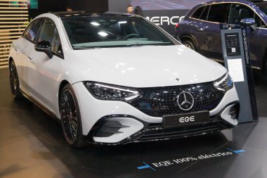 Barcelona, İspanya - 14 Mayıs 2023: Mercedes-Benz EQE Barcelona, İspanya 'da 2023 Otomobil Barselona' da sergileniyor.