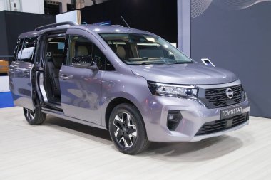 Barselona, İspanya - 14 Mayıs 2023: Nissan Townstar N-Connecta İspanya 'nın Barselona şehrindeki Automobile Barcelona 2023' te sergilenmektedir..