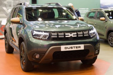 Barselona, İspanya - 14 Mayıs 2023: Dacia Duster Extreme İspanya 'nın Barselona şehrinde 2023 numaralı otomobilde sergilenmektedir..