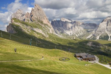 Seceda, Dolomites, İtalya 'dan güneydoğuya doğru bak..