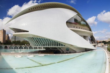 Valencia, İspanya - 14 Ağustos 2023: Valencia, İspanya 'daki Kraliçe Sofya Sanat Sarayı.