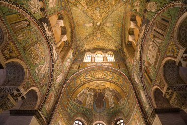 Presbytery ve Apse of the Basilica San Vitale, Emilia-Romagna, İtalya.